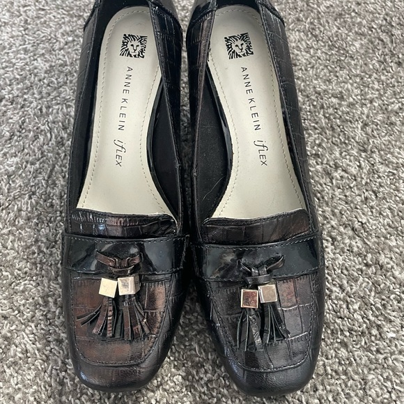 Anne Klein Black Leather Pumps - Picture 1 of 4